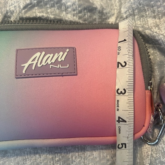 ALANI NU CROSSBODY TRAVEL BAG RAINBOW TYE DYE PINK BLUE SIZE SMALL - Picture 8 of 9